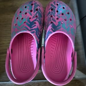 Crocs pink/teal shoes size 6/8